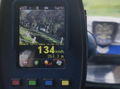 Dwóch piratów drogowych zatrzymała pilska policja  - grafika