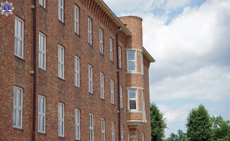 Remont Szkoły Policji. Zobaczcie jak mieszkają i uczą się policjanci