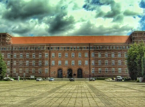 Szkoła policji odzyskuje historyczną elewację - VIDEO  - grafika