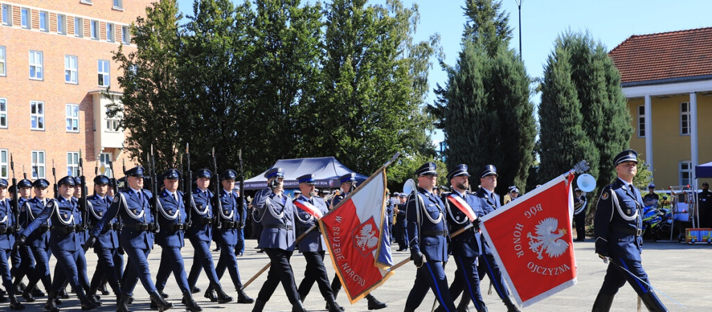Szkoła Policji w Pile ma nowy sztandar - VIDEO 