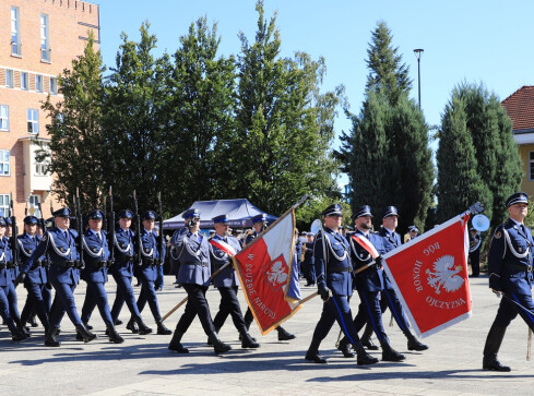 Szkoła Policji w Pile ma nowy sztandar - VIDEO  - grafika