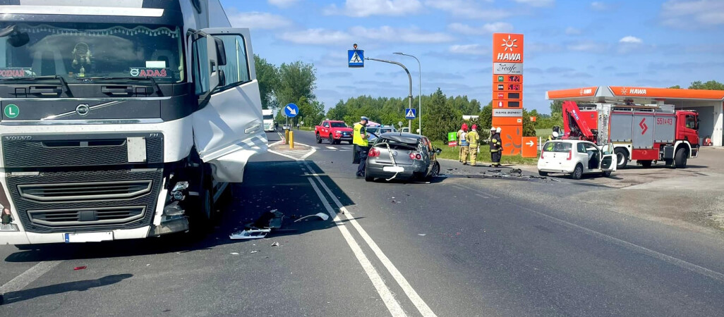 Wypadek w Ługach Ujskich. Zablokowana droga