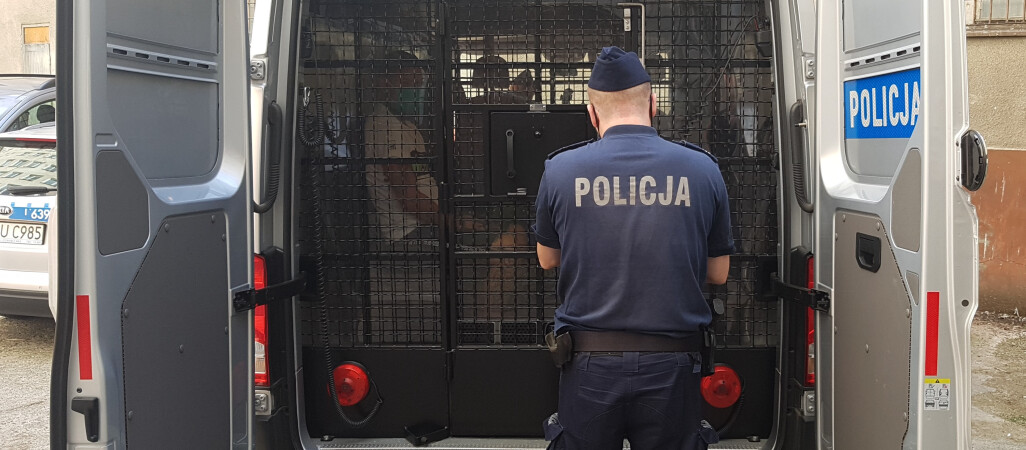 Nastolatek i czterech dorosłych napadło na pilanina. Pobili go i okradli 
