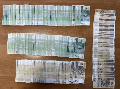 15-latek ukradł z mieszkania swojego krewniaka 250 tys. zł  - grafika