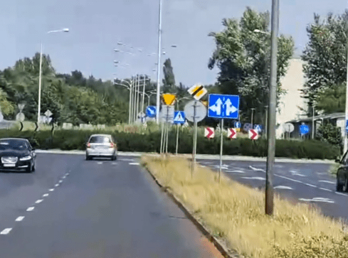 74-latka jechała pod prąd na al. Powstańców Wielkopolskich w Pile  - grafika