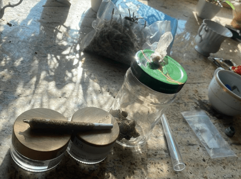 Jechali BMW, a gdy zobaczyli policję, zaczęli uciekać  - grafika