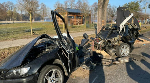 Tragedia pod Trzcianką. Nie żyją trzy osoby  - grafika
