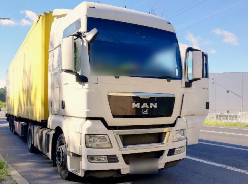 Niesprawny układ hamulcowy oraz zdarte do drutów opony - grafika