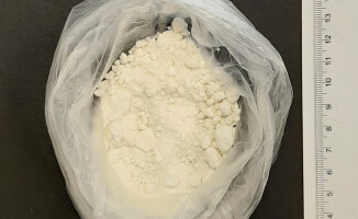 Skopał okna i drzwi w mieszkaniu. Miał 35 gramów amfetaminy