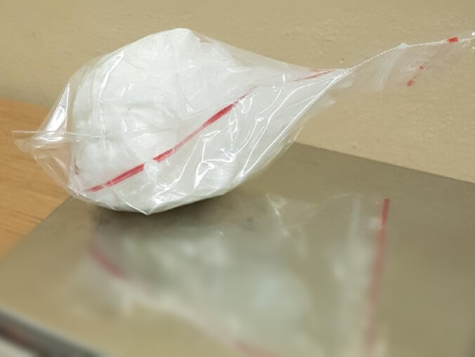 9 osób zatrzymali policjanci za posiadanie i sprzedaż narkotyków  - grafika