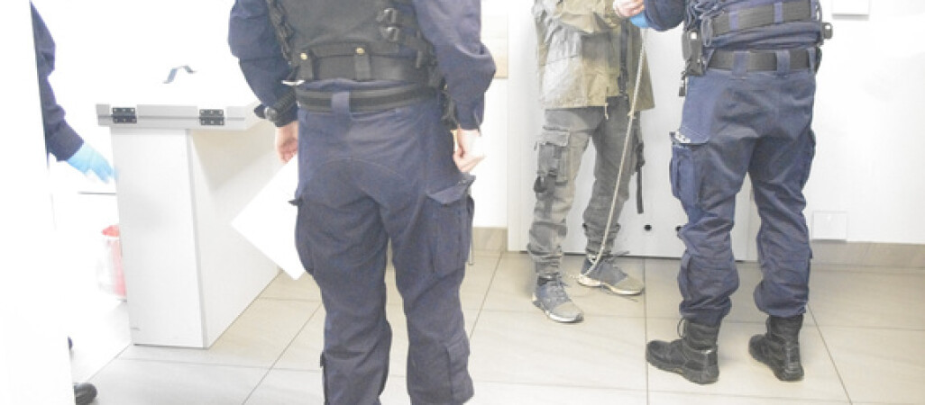 Wszedł do cudzego domu z nożem i żądał pieniędzy