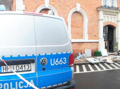 Wysadzili w powietrze bankomat. Policja szuka złodziei - VIDEO  - grafika