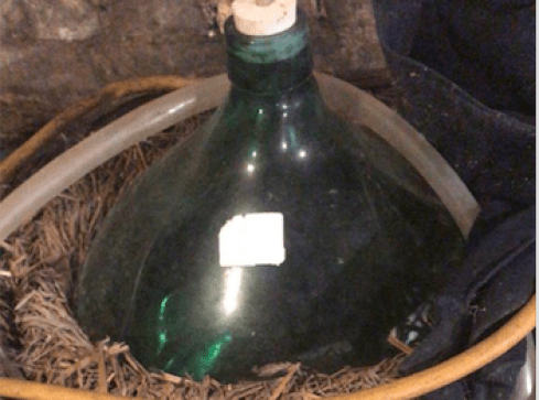 2600 litrów nielegalnego alkoholu przerobiono na odkażacz   - grafika