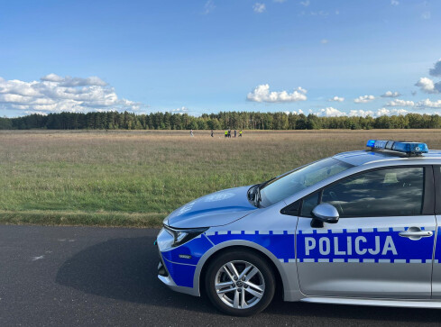 Na lotnisku spadł spadochroniarz. Zginął na miejscu - grafika