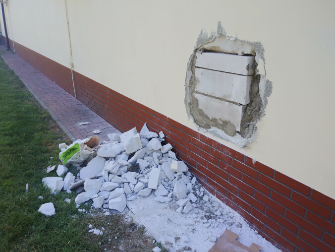 Włamywacze po raz drugi weszli do sklepu przez dziurę w ścianie - grafika