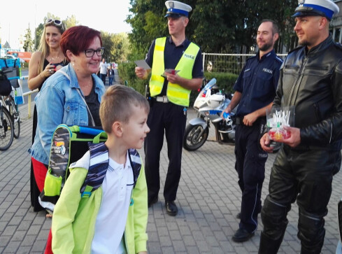 "Droga do szkoły" - trwa akcja policji  - grafika