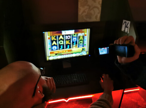 Funkcjonariusze KAS zlikwidowali kolejną jaskinię hazardu - grafika