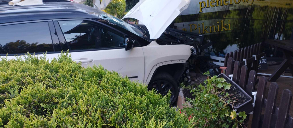 Wjechał Jeepem w ogródek piwny "Nad Zalewem"