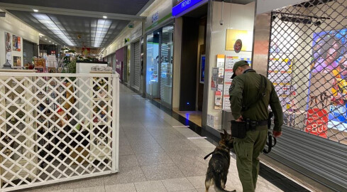 Policja wciąż szuka sprawcy napadu na kantor w Pile  - grafika