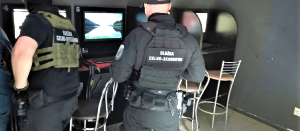 Nielegalne gry hazardowe w Wałczu. Policja skarbowa zajęła lokal 