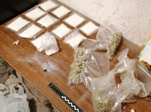 Policja zarekwirowała ponad kilogram amfetaminy i 400 gramów marihua - grafika