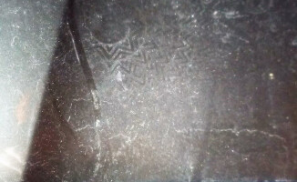 Ukradł samochód, a wcześniej skopał inne auta na parkingu