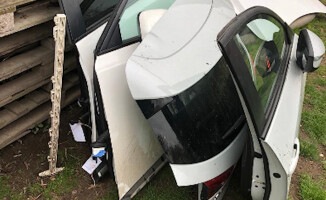 Ośmiu złodziei i paserów zatrzymali policjanci. Ukradli 18 aut