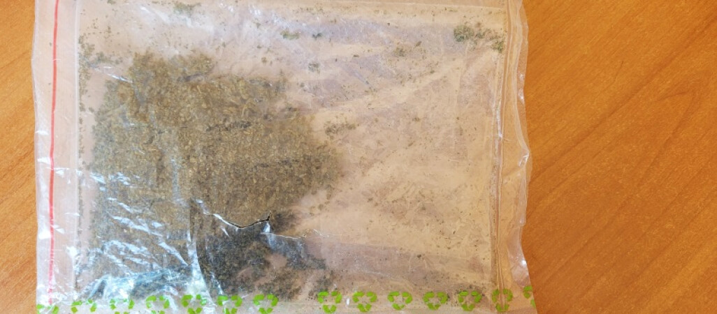 Bili pięściami po głowie i okradli 18-latka