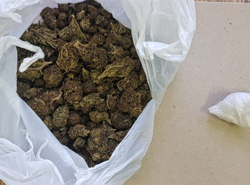 Przyszli po alimenciarza, a zastali brata z narkotykami  - grafika