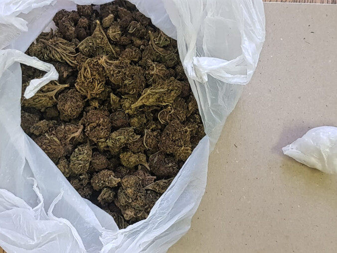 Przyszli po alimenciarza, a zastali brata z narkotykami  - grafika