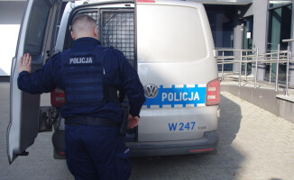 Ukradł sto złotych, ale trafił do aresztu, bo pobił policjanta