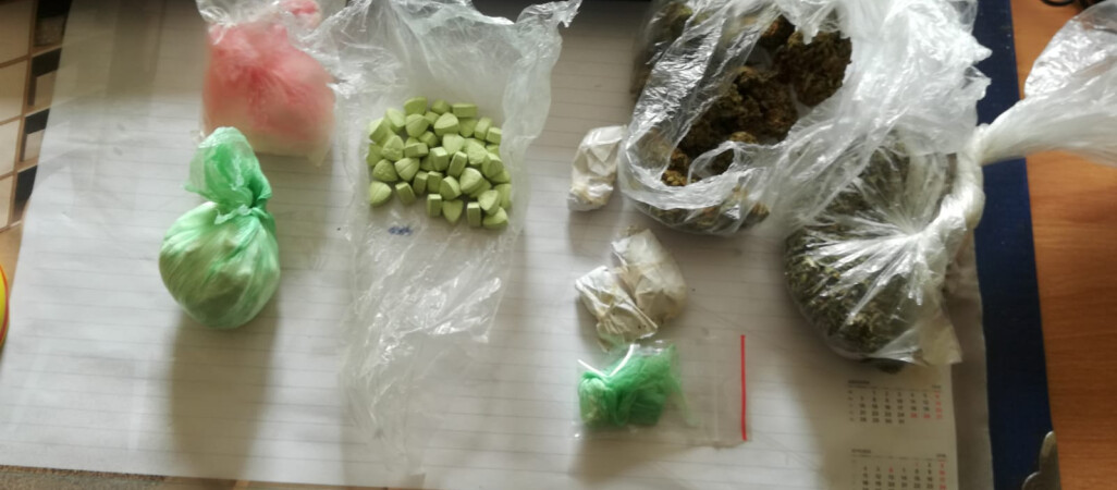 Ekstaza, marihuana i amfetamina w mieszkaniu zatrzymanego 