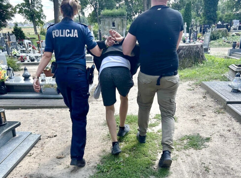 16-latek ukradł niemal półtora tysiąca. Zatrzymano go na cmentarzu - grafika