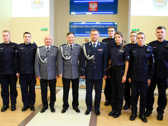 Siedmioro nowych policjantów w Pile  - grafika