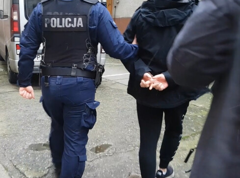 Poszukiwało go 19 jednostek policji w kraju. Oszust wpadł w Pile  - grafika