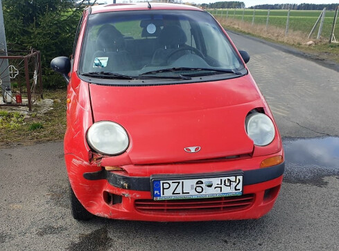 Policja zatrzymała pijaną kierującą bez uprawnień - grafika