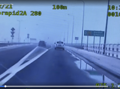 Myślał, że ściga się z kolegą, a to była... policja  - grafika