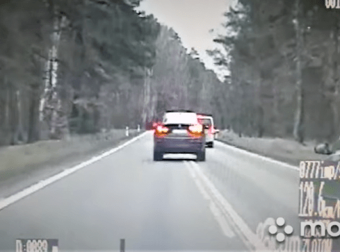 44-latek rozpędził się swoim BMW na drodze krajowej do 171 km/h  - grafika