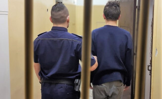 Pijani bracia kopnęli w twarz policjanta