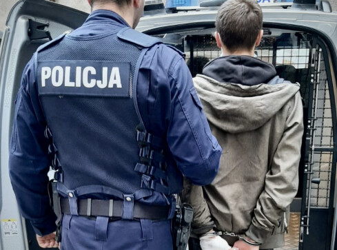 19-latek podpalił mieszkanie swojej matki. Ewakuowano 30 osób  - grafika
