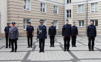 Policjanci złożyli ślubowanie. Czterech z nich trafi do Piły