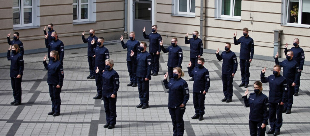Policjanci złożyli ślubowanie. Czterech z nich trafi do Piły