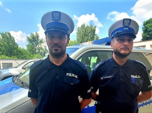 49-latek stracił przytomność na stacji benzynowej. Uratowali go ci  - grafika