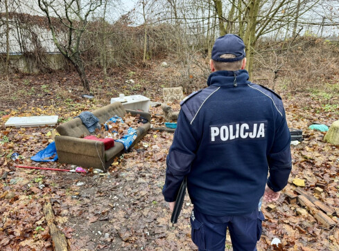 Regularnie sprawdzają miejsca, gdzie żyją bezdomni  - grafika