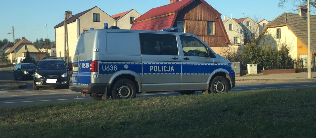Sprawca śmiertelnego potrącenia rzucił się na policjantów z nożem