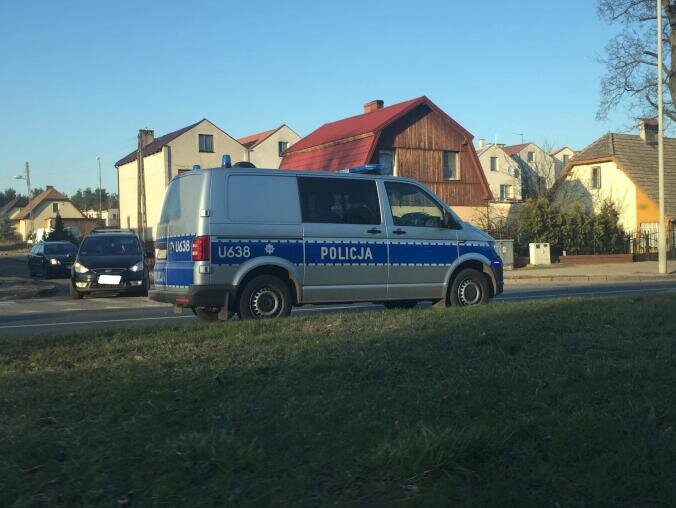 Sprawca śmiertelnego potrącenia rzucił się na policjantów z noże - grafika
