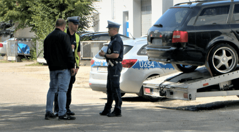 180 tys. zł kary za parkowanie samochodów na swojej posesji? - grafika