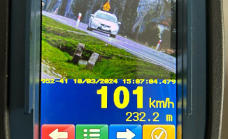 Dwie godziny i cztery zatrzymane prawa jazdy