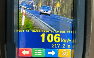 Dwie godziny i cztery zatrzymane prawa jazdy