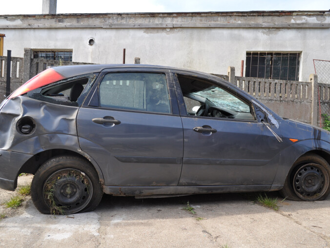 Ukradł pojazd i po pijanemu go rozbił. Teraz posiedzi w areszcie - grafika